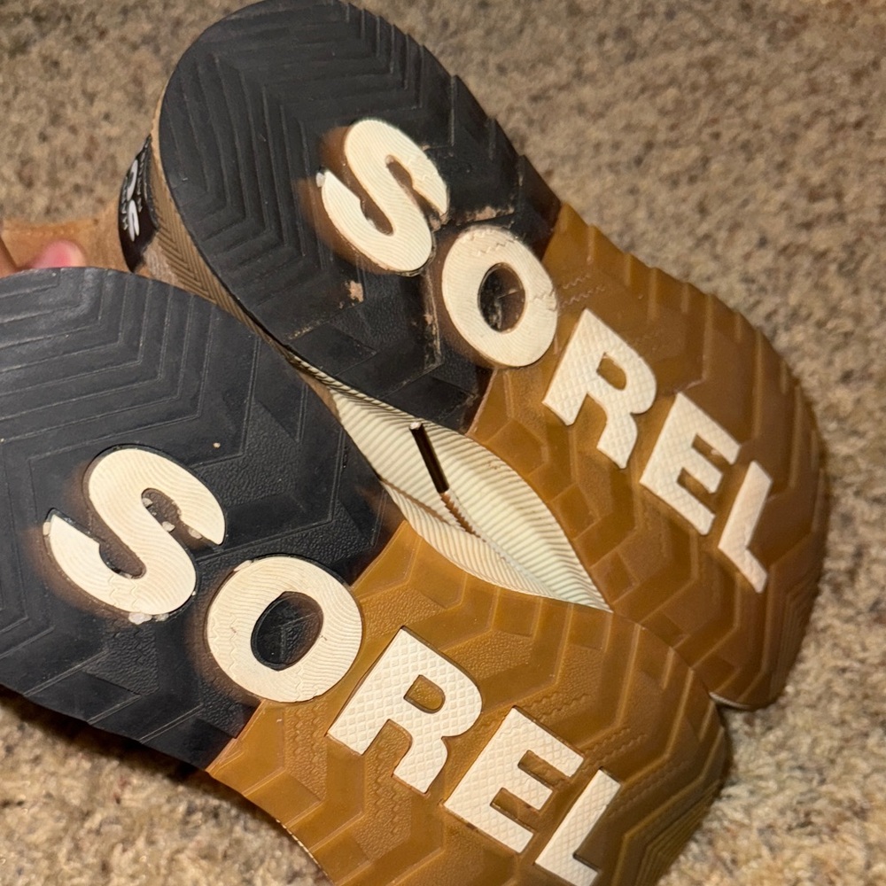 Sorel Tan and Black Outdoor Boots - Picture 5 of 7